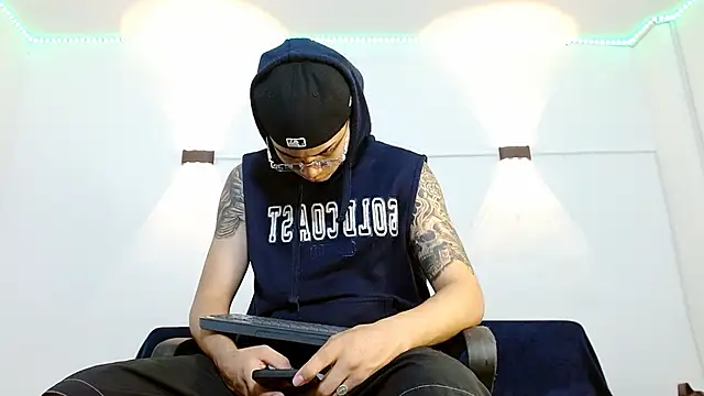 Snapshot of Br4ndxpimm chatting on October 2025 04:30:02 PM Br4ndxpimm online show from October 2025 04:30:02 PM