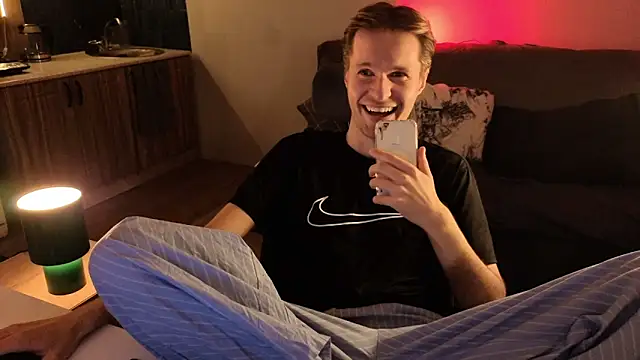 Leonnextdoor online show from February 2026 07:09:02 PM