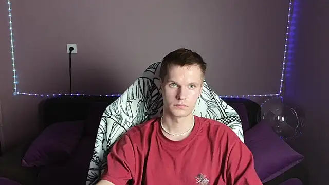 Leonnextdoor online show from December 2024 12:20:02 PM