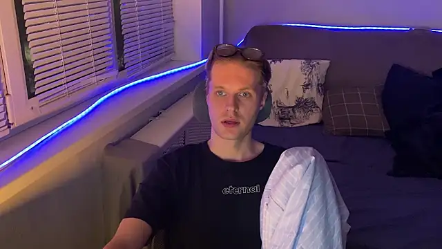 Leonnextdoor online show from January 2026 05:18:01 PM