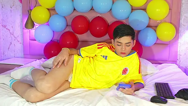 Snapshot of Maxi_little chatting on June 2026 08:06:01 PM Maxi little online show from June 2026 08:06:01 PM