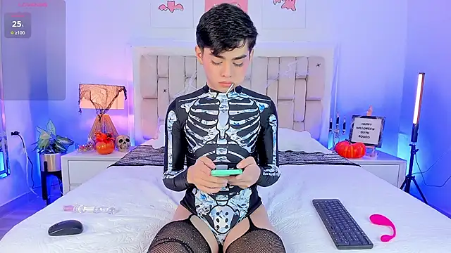 Snapshot of Maxi_little chatting on October 2025 09:15:01 PM Maxi little online show from October 2025 09:15:01 PM