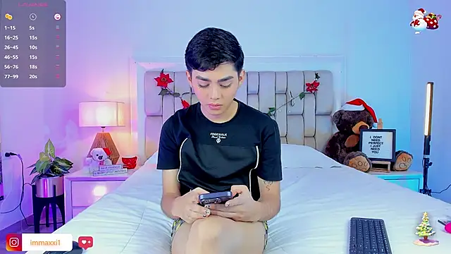 Maxi little online show from December 2025 07:58:01 PM