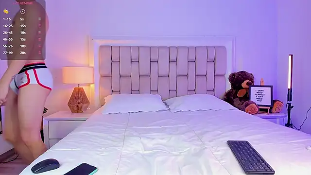 Snapshot of Maxi_little chatting on November 2025 09:15:02 PM Maxi little online show from November 2025 09:15:02 PM