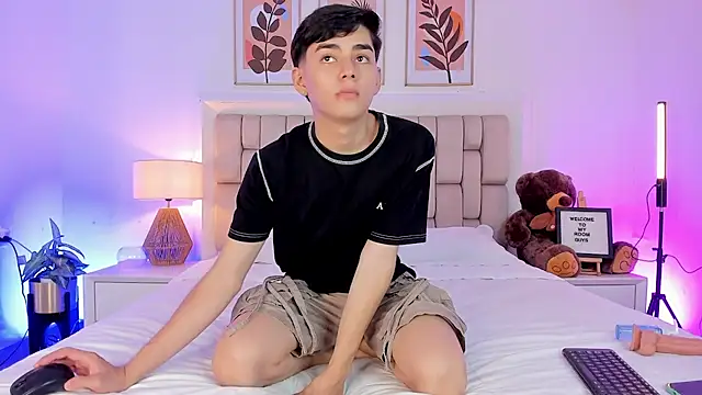 Snapshot of Maxi_little chatting on September 2025 09:43:01 PM Maxi little online show from September 2025 09:43:01 PM
