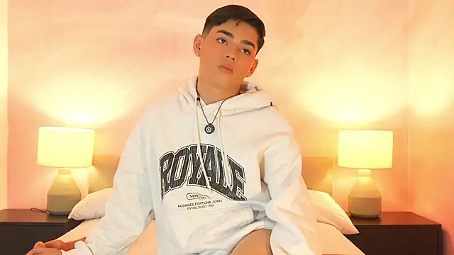 Maxi little online show from June 2026 07:52:01 PM