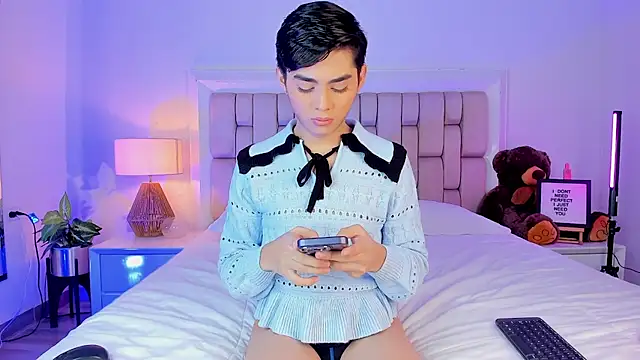 Snapshot of Maxi_little chatting on December 2025 09:59:01 PM Maxi little online show from December 2025 09:59:01 PM