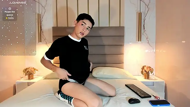 Snapshot of Maxi_little chatting on July 2026 08:20:01 PM Maxi little online show from July 2026 08:20:01 PM