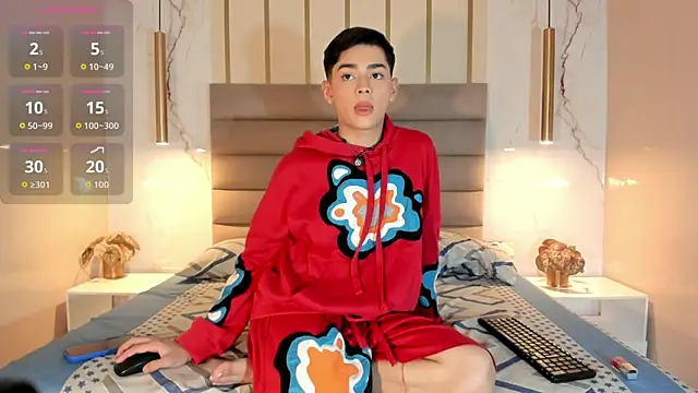 Snapshot of Maxi_little chatting on July 2026 08:20:02 PM Maxi little online show from July 2026 08:20:02 PM
