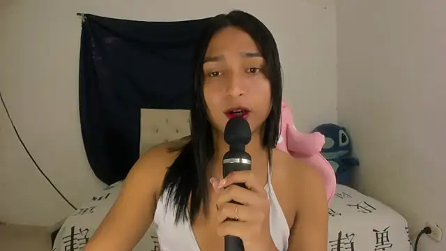 Snapshot of Miss_noah18 chatting on November 2025 09:18:01 PM Miss noah18 online show from November 2025 09:18:01 PM