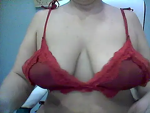 Snapshot of Betty2u chatting on March 2025 07:44:02 AM Betty2u online show from March 2025 07:44:02 AM