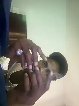 cinnabunzbunz86 online show from February 2025 07:19:02 PM