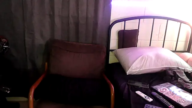 Snapshot of k1oudE chatting on June 2026 05:30:01 AM k1oudE online show from June 2026 05:30:01 AM
