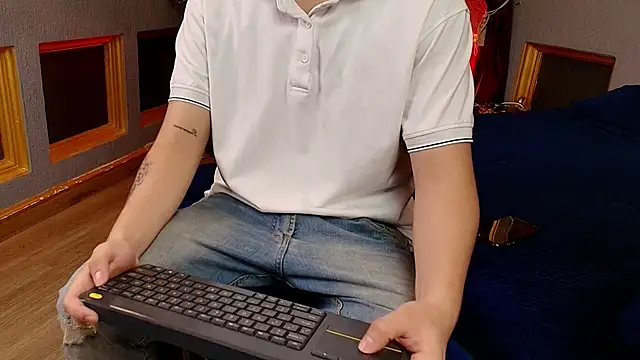 Snapshot of MarcoVitto chatting on December 2025 11:53:02 AM MarcoVitto online show from December 2025 11:53:02 AM