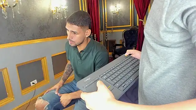 Snapshot of MarcoVitto chatting on December 2025 11:38:02 AM MarcoVitto online show from December 2025 11:38:02 AM