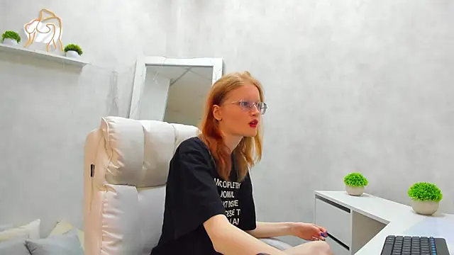 Snapshot of ElizabethHarpper chatting on March 2025 08:17:01 AM ElizabethHarpper online show from March 2025 08:17:01 AM