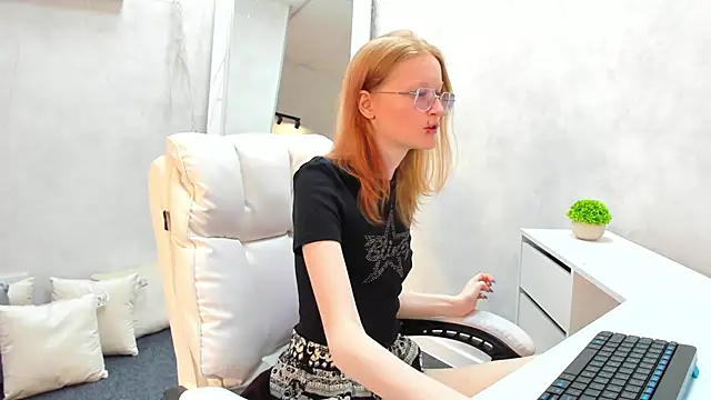 Snapshot of ElizabethHarpper chatting on March 2025 08:54:02 AM ElizabethHarpper online show from March 2025 08:54:02 AM