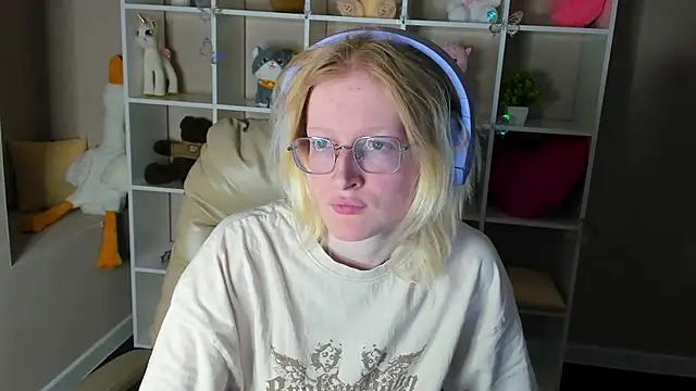 ElizabethHarpper online show from December 2025 01:00:01 AM