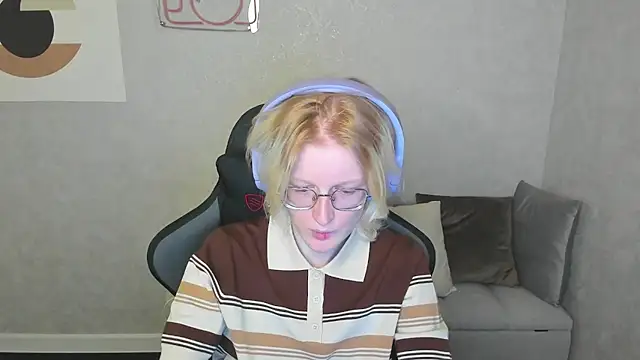 Snapshot of ElizabethHarpper chatting on September 2025 01:32:02 AM ElizabethHarpper online show from September 2025 01:32:02 AM