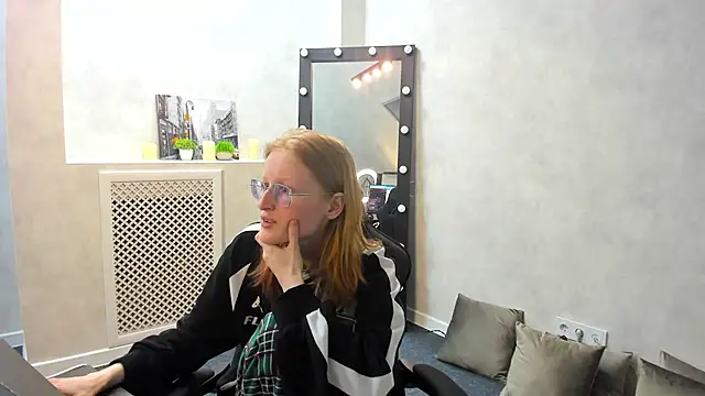 Snapshot of ElizabethHarpper chatting on January 2025 11:13:02 AM ElizabethHarpper online show from January 2025 11:13:02 AM