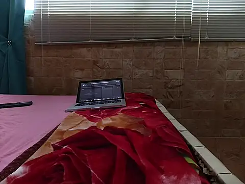 Snapshot of Rocket1978 chatting on November 2025 05:50:01 PM Rocket1978 online show from November 2025 05:50:01 PM