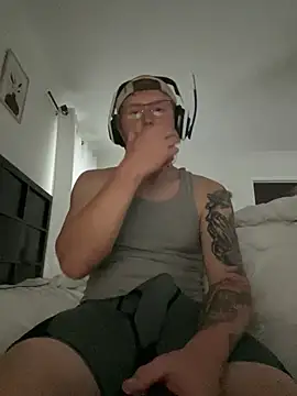 Snapshot of tcadle1824 chatting on March 2026 11:17:02 PM tcadle1824 online show from March 2026 11:17:02 PM