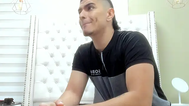 Snapshot of DAVID_VICTORIAA chatting on October 2025 01:08:01 PM DAVID VICTORIAA online show from October 2025 01:08:01 PM