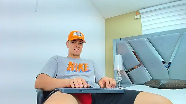 DAVID VICTORIAA online show from March 2026 01:03:02 PM