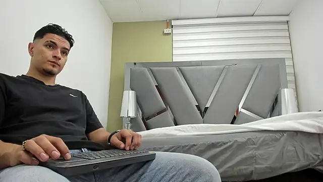 Snapshot of DAVID_VICTORIAA chatting on May 2026 01:09:02 PM DAVID VICTORIAA online show from May 2026 01:09:02 PM