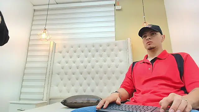 DAVID VICTORIAA online show from December 2025 01:04:02 PM