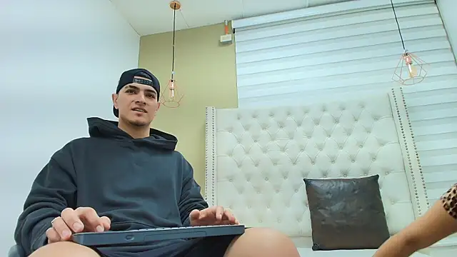 DAVID VICTORIAA online show from January 2026 01:06:02 PM