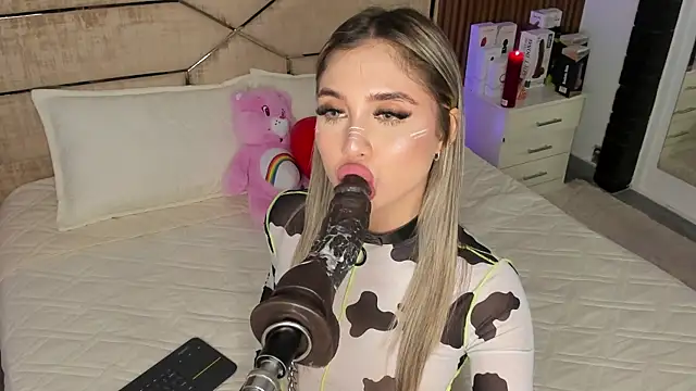 EmiilyHendriixx online show from March 2025 11:49:02 PM