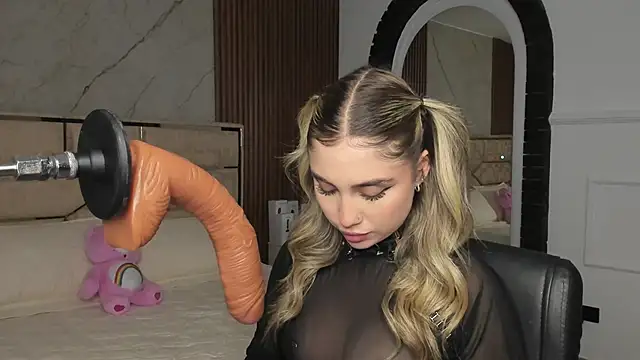 EmiilyHendriixx online show from February 2025 07:38:01 PM
