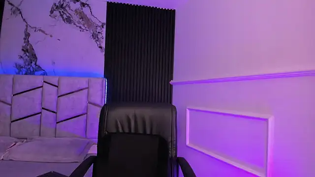 daniiphoeniixx online show from January 2026 07:51:01 PM