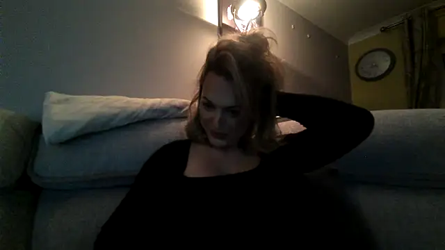 Snapshot of Gigi-Honey chatting on October 2025 07:26:02 PM Gigi-Honey online show from October 2025 07:26:02 PM