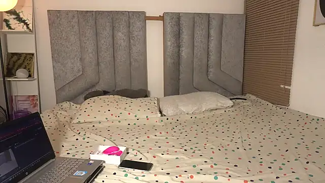 womantall99 online show from March 2026 11:58:02 AM