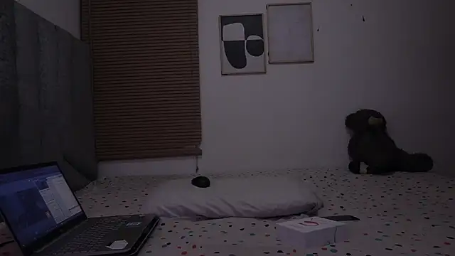 womantall99 online show from March 2026 01:00:01 PM