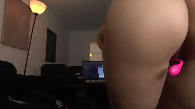 womantall99 online show from October 2025 05:59:02 PM