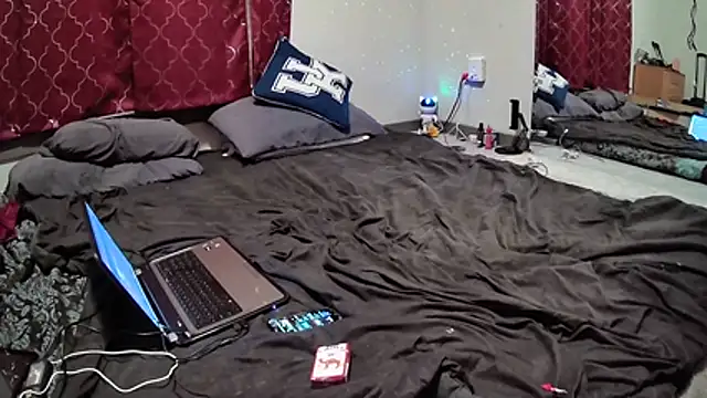 StruggleSnuggles online show from December 2025 05:30:02 AM