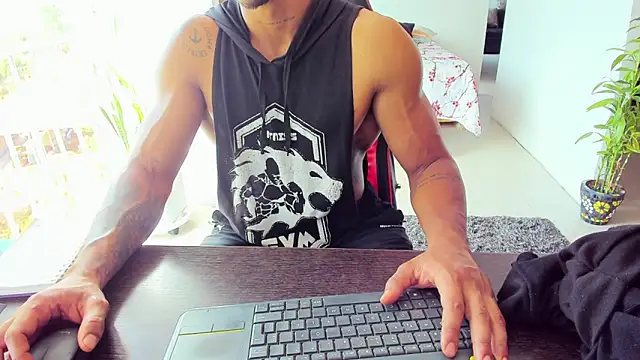 Snapshot of Adam_Valenciia chatting on October 2025 07:37:01 PM Adam Valenciia online show from October 2025 07:37:01 PM