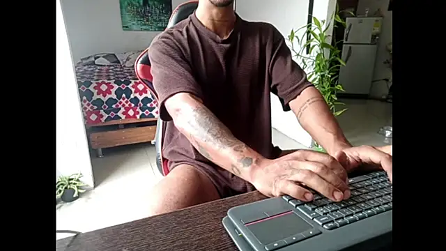 Snapshot of Adam_Valenciia chatting on June 2026 04:39:01 PM Adam Valenciia online show from June 2026 04:39:01 PM