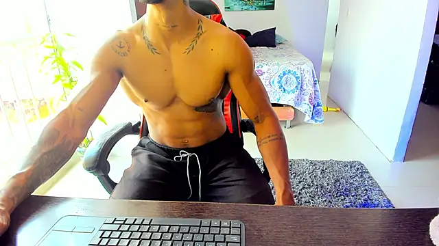 Adam Valenciia online show from September 2025 04:01:01 PM