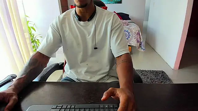 Adam Valenciia online show from September 2025 04:13:01 PM