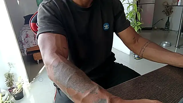 Snapshot of Adam_Valenciia chatting on February 2026 09:14:02 PM Adam Valenciia online show from February 2026 09:14:02 PM