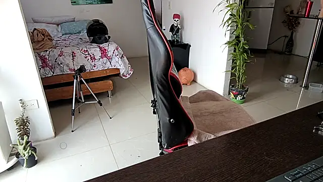 Adam Valenciia online show from March 2026 03:23:01 PM