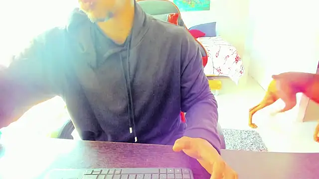 Adam Valenciia online show from October 2025 05:35:02 PM