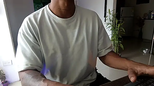 Snapshot of Adam_Valenciia chatting on December 2025 06:50:02 PM Adam Valenciia online show from December 2025 06:50:02 PM