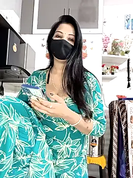 Snapshot of Best-Couple chatting on January 2026 05:11:02 AM Best-Couple online show from January 2026 05:11:02 AM