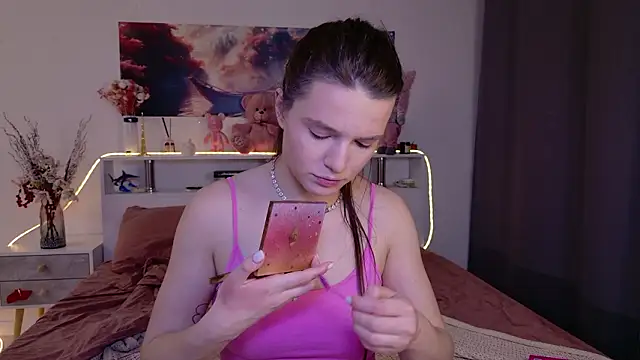 Nellie Medina online show from March 2026 05:16:01 PM