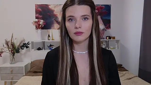 Nellie Medina online show from November 2025 12:32:01 PM